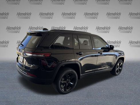 New 2025 Jeep Grand Cherokee Limited w/ Black Appearance Package image 8