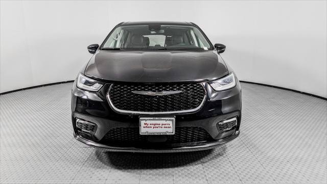 Used 2024 Chrysler Pacifica Touring-L FWD image 12