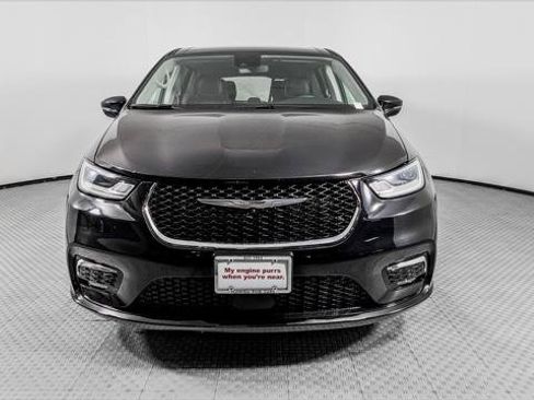 Used 2024 Chrysler Pacifica Touring-L FWD image 12