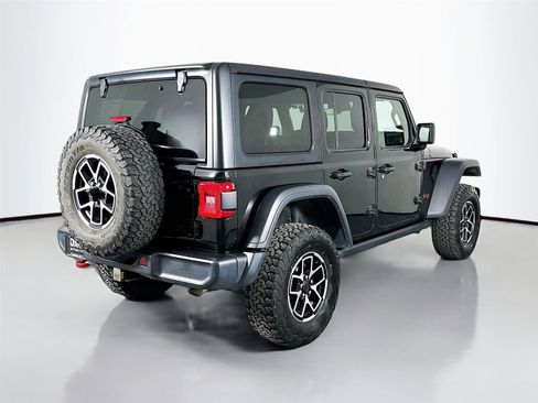 Used 2025 Jeep Wrangler Unlimited Rubicon image 13