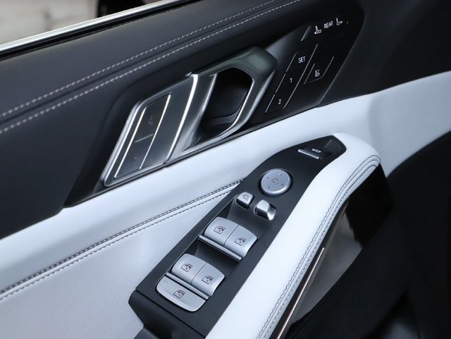 Used 2027 BMW X7 xDrive40i AWD/4WD image 21