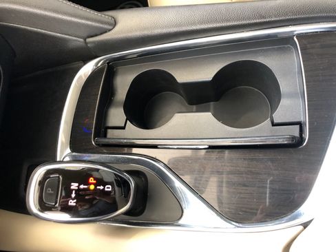 Used 2019 Buick Enclave Essence FWD image 26