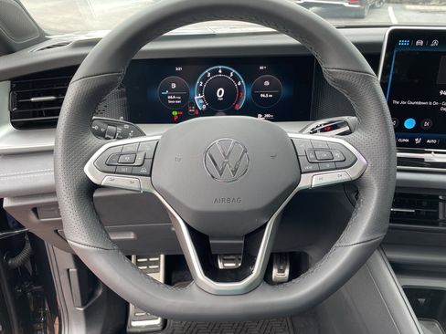 New 2026 Volkswagen Tiguan SE R-Line FWD image 18