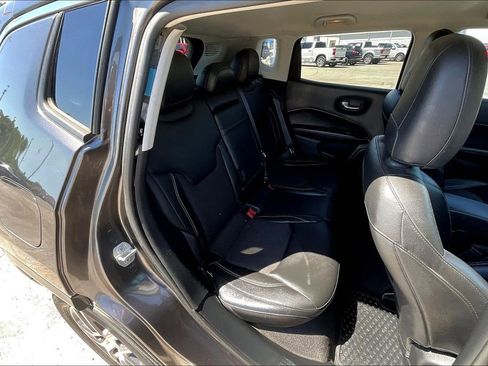 Used 2018 Jeep Compass Latitude w/ Popular Equipment Group FWD image 29