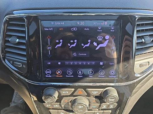 Used 2019 Jeep Grand Cherokee Altitude AWD/4WD image 24