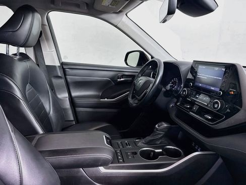 Used 2022 Toyota Highlander XLE AWD/4WD image 34