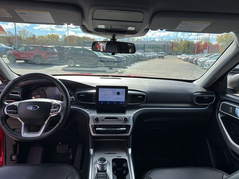 Used 2021 Ford Explorer XLT w/ Equipment Group 202A image 29