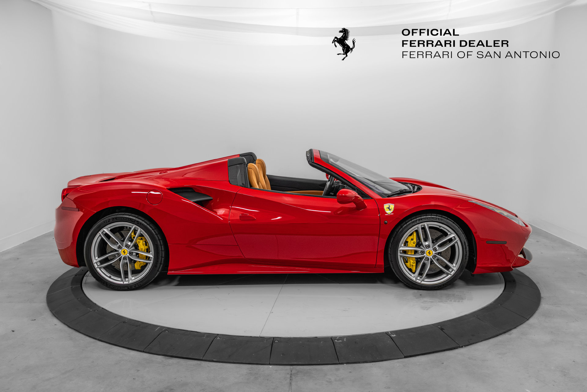 Certified 2018 Ferrari 488 Spider RWD image 9