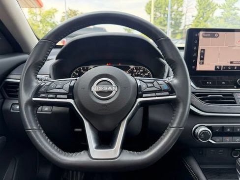 Used 2023 Nissan Altima 2.5 SV w/ SV Premium Package AWD/4WD image 18