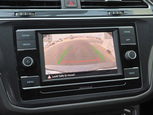 Used 2020 Volkswagen Tiguan S image 24