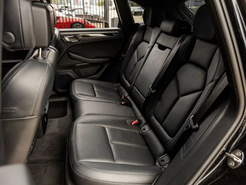 Certified 2023 Porsche Macan AWD/4WD image 37