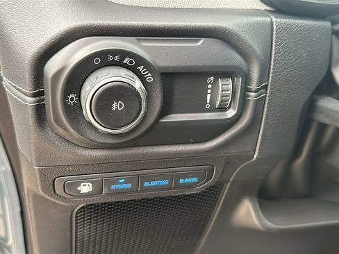 Used 2025 Jeep Wrangler Unlimited Sahara w/ Safety Group AWD/4WD image 17
