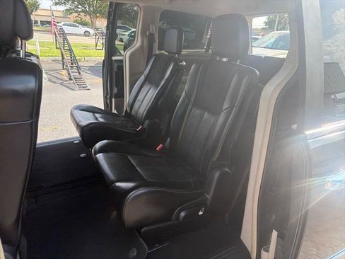 Used 2014 Chrysler Town & Country Limited w/ Luxury Group FWD image 13