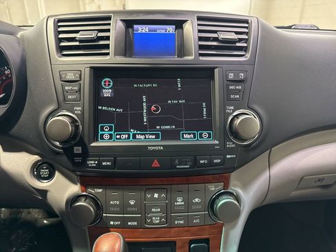 Used 2010 Toyota Highlander Limited AWD/4WD image 17