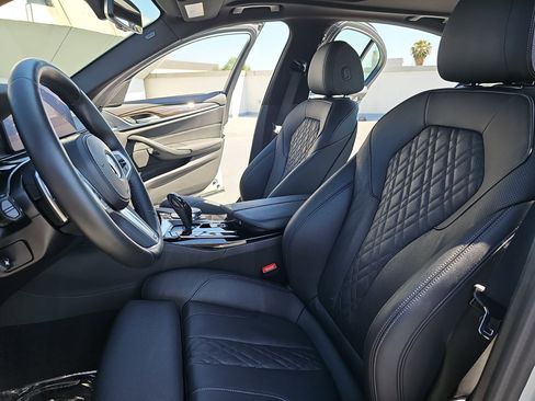 Used 2023 BMW 530e w/ M Sport Package image 15