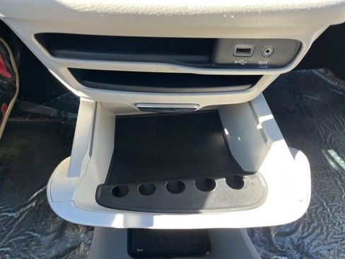 Used 2020 Chrysler Pacifica Touring-L image 29