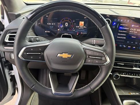 Used 2026 Chevrolet Traverse High Country FWD image 32