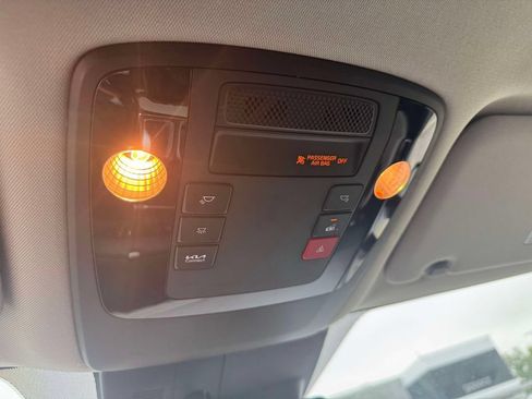 Used 2024 Kia Carnival EX FWD image 29