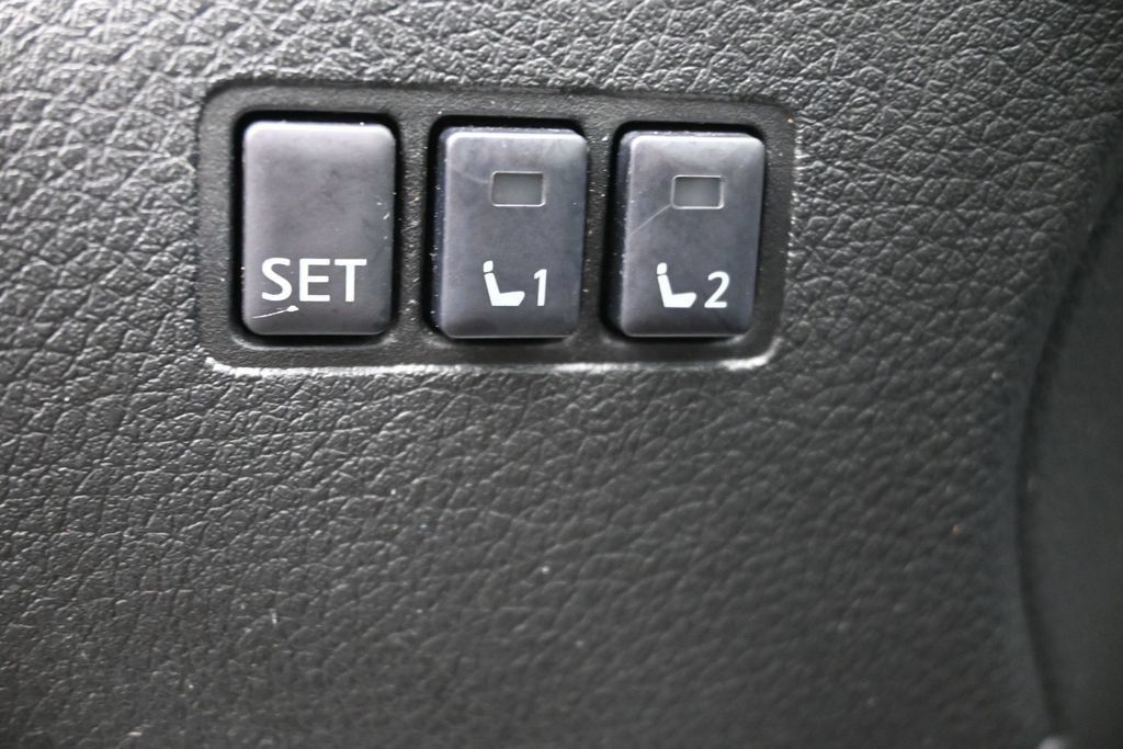 Used 2020 Nissan Rogue SV w/ Premium Package AWD/4WD image 32