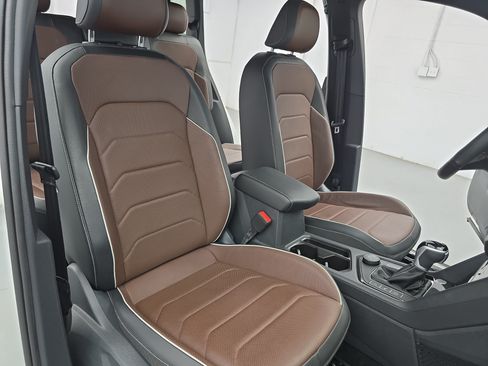 Certified 2024 Volkswagen Tiguan SEL R-Line AWD/4WD image 10