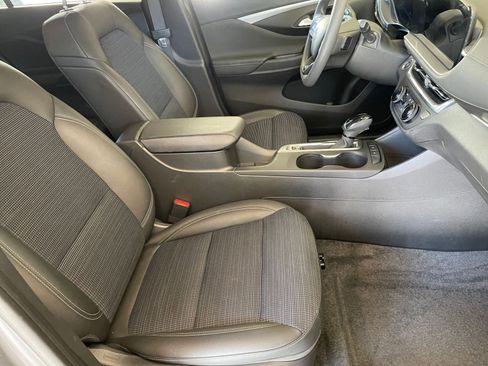 Used 2025 Buick Envista Preferred image 35