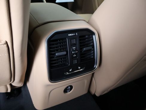 Used 2025 Porsche Macan image 21