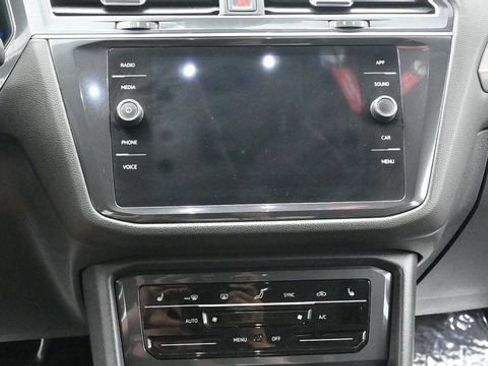 Used 2022 Volkswagen Tiguan SE FWD image 14