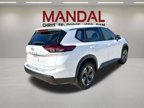 Used 2025 Nissan Rogue SV FWD image 5