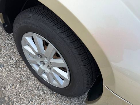 Used 2010 Chrysler Sebring Touring FWD image 12