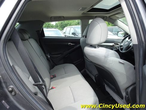 Used 2010 Toyota Matrix S FWD image 15