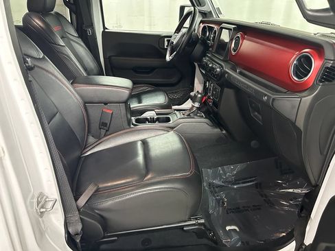 Used 2022 Jeep Wrangler Unlimited Rubicon w/ Cold Weather Group AWD/4WD image 13