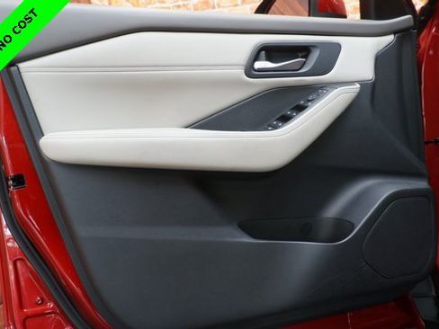 Used 2022 Nissan Rogue SV w/ SV Premium Package image 30