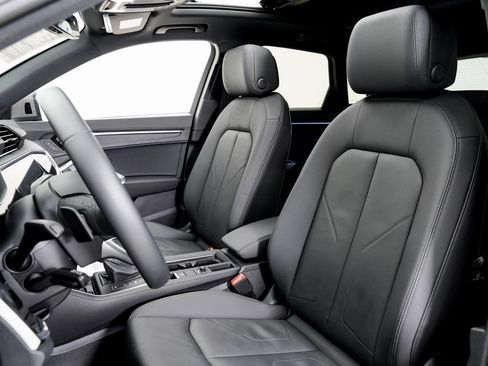 Certified 2025 Audi Q3 2.0T Premium Plus w/ Premium Plus Package image 5