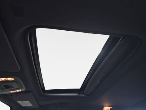 Used 2024 Toyota Sienna XLE image 29