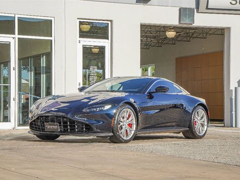Used 2022 Aston Martin V8 Vantage Coupe image 12