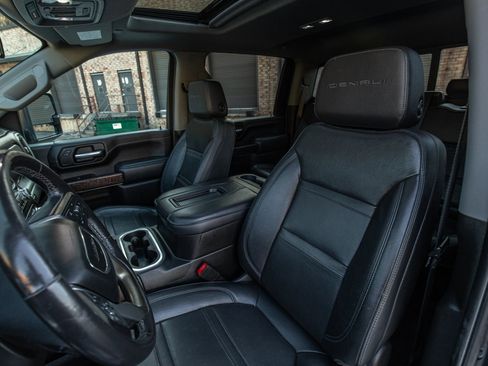 Used 2022 GMC Sierra 3500 Denali image 16
