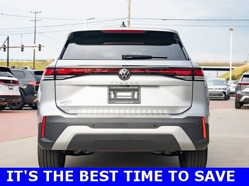 New 2025 Volkswagen Tiguan SE image 5