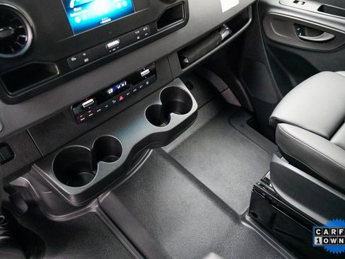 Used 2024 Mercedes-Benz Sprinter 2500 image 13