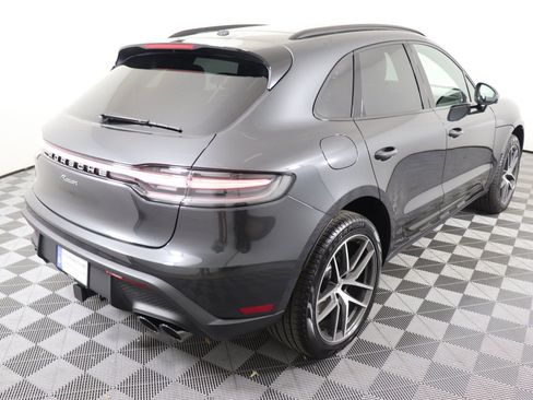 Certified 2025 Porsche Macan AWD/4WD image 24