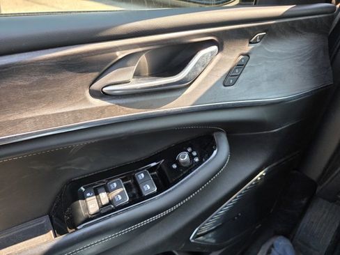 Used 2022 Jeep Grand Cherokee Overland w/ Luxury Tech Group IV image 9