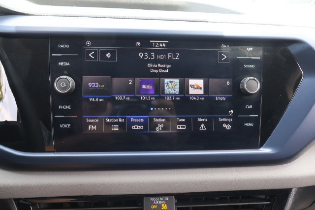Certified 2023 Volkswagen Taos SE FWD image 24