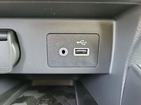 New 2025 Nissan Versa SV w/ Trunk Package FWD image 23