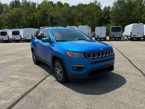 Used 2019 Jeep Compass Latitude FWD image 2