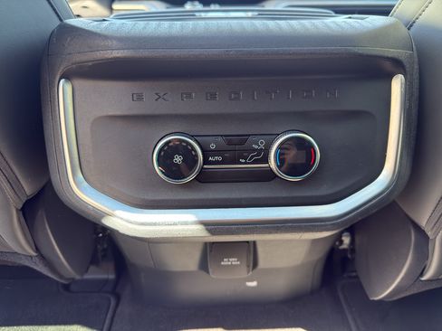 Used 2025 Ford Expedition Active AWD/4WD image 27