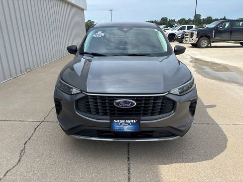 Used 2025 Ford Escape Active AWD/4WD image 2