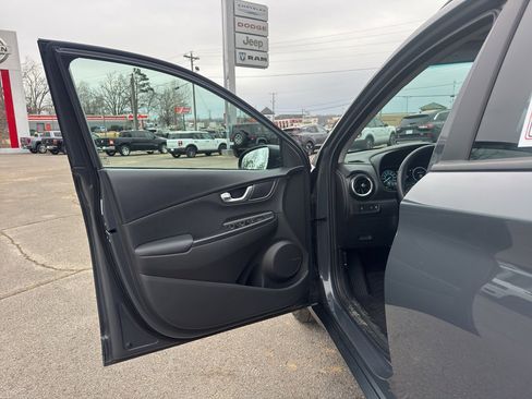 Used 2023 Hyundai Kona Limited image 18