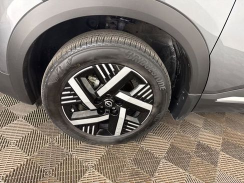 Used 2025 Nissan Kicks SV image 32