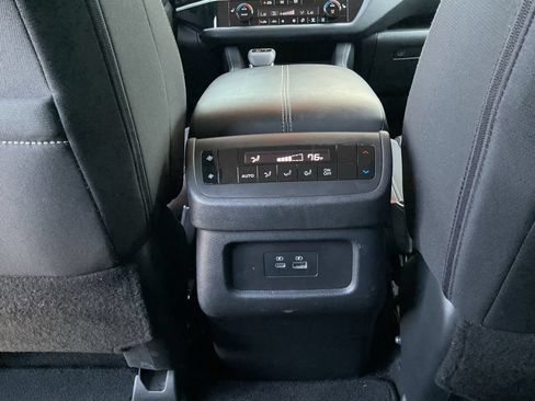 Used 2025 Nissan Pathfinder SV FWD image 10