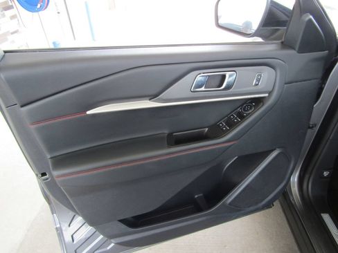 Used 2025 Ford Explorer ST-Line w/ ST-Line Street Pack AWD/4WD image 22