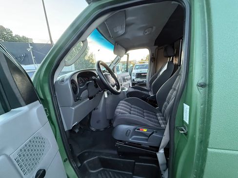 Used 2006 Ford E-250 and Econoline 250 RWD image 30